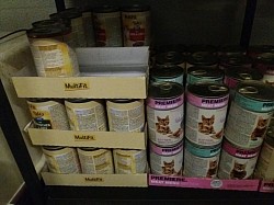 Katzenfutter für unsere Streunerkatzen